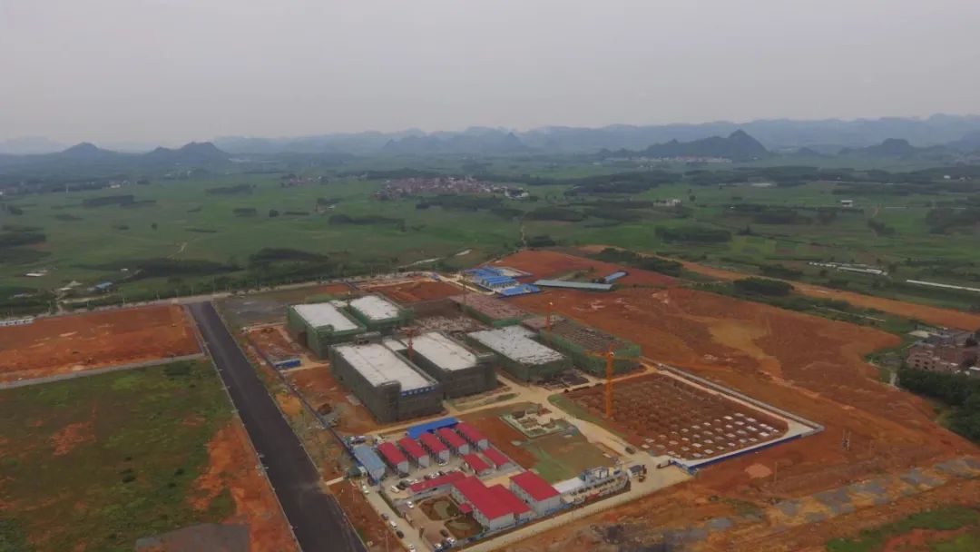 来宾高新区科技产业园标准厂房项目正在如火如荼建设中.