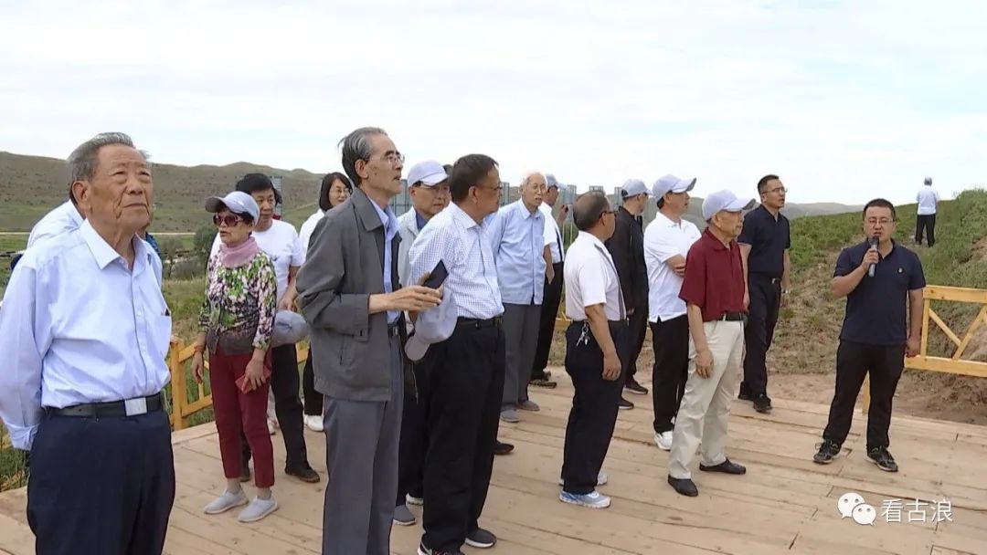 武威市地级离退休干部在古浪县开展我看脱贫攻坚新成就项目观摩活动