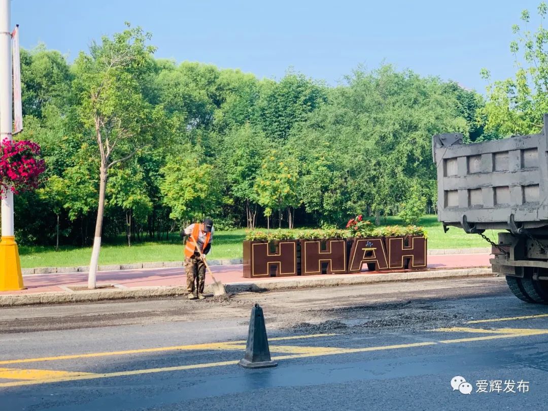 注意绕行今日起『王肃街』开始铺沥青啦!施工路段禁止通行