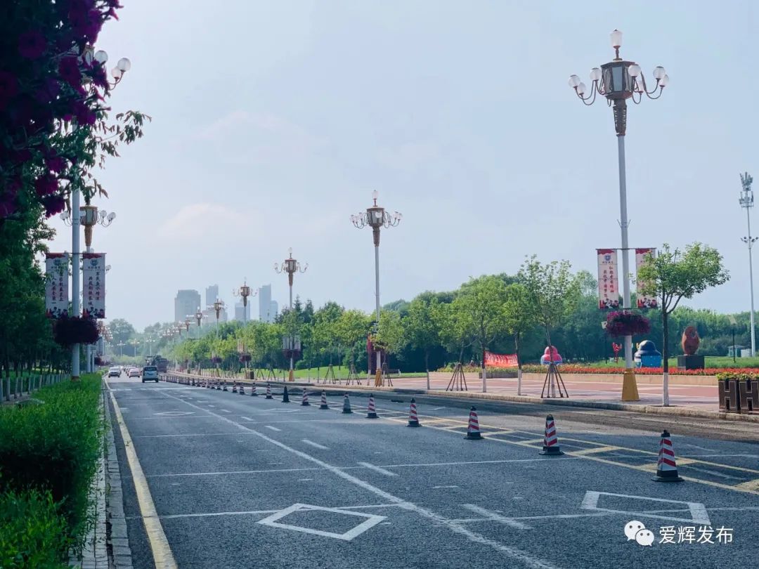 注意绕行今日起『王肃街』开始铺沥青啦!施工路段禁止通行