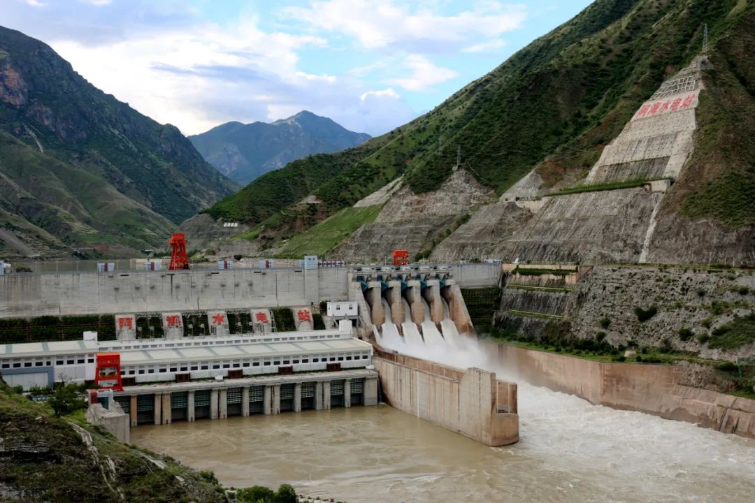 阿海,鲁地拉电站已拦蓄洪水6亿立方米,减轻了长江中下游防洪压力