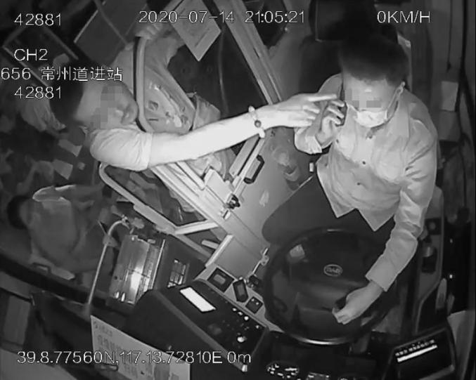 抓人口罩被打_戴口罩的卡通图片