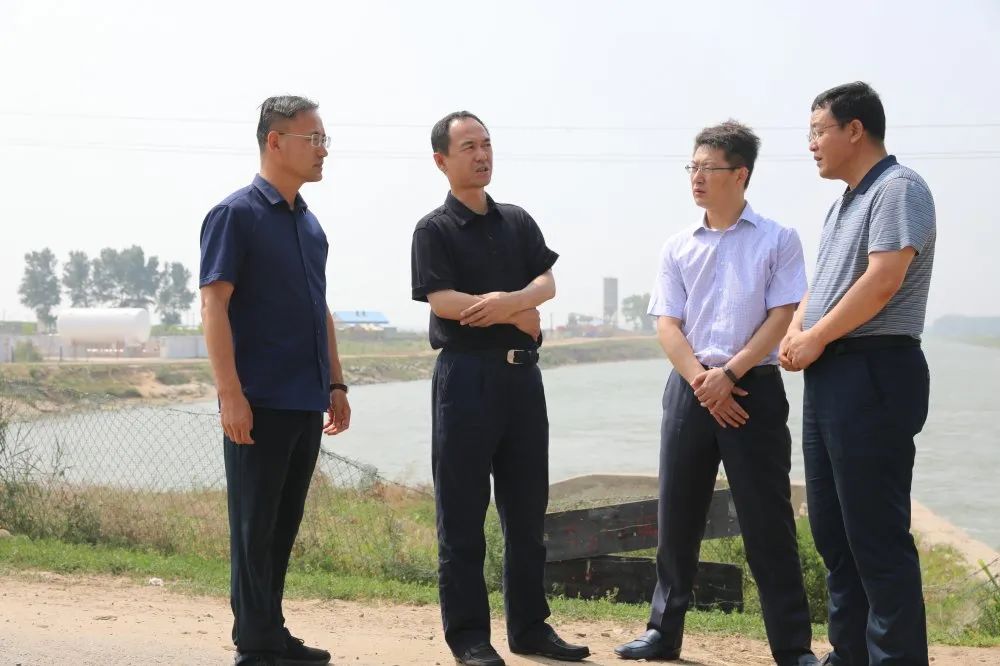 史衍芳同志到杜蒙县检查指导防汛工作