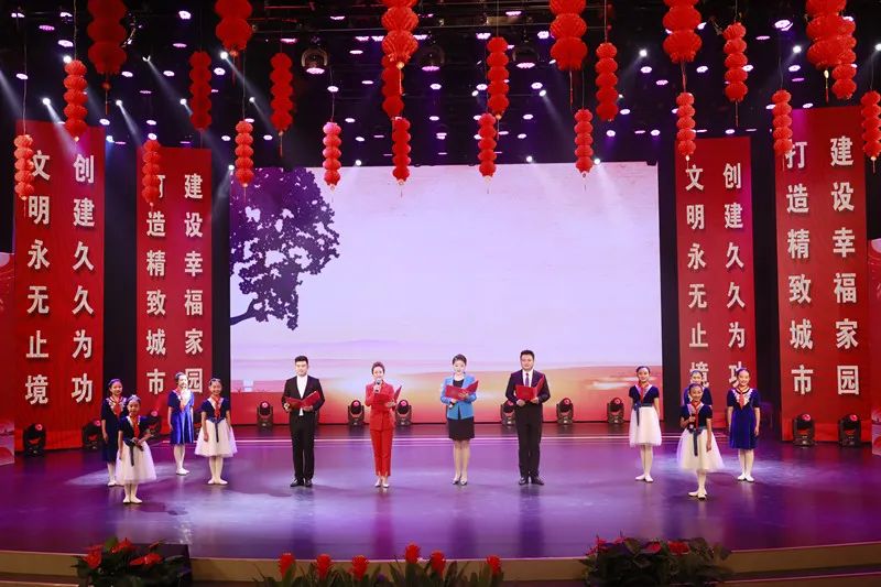 此次展演还邀请到了央视驻甘肃记者站站长刘龙以及第三届金昌市道德