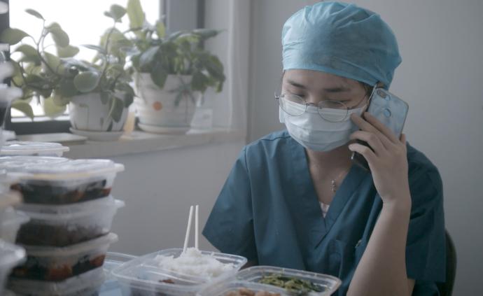 新冠ICU病房里的90后醫(yī)生:怕自己經(jīng)驗不足被淘汰