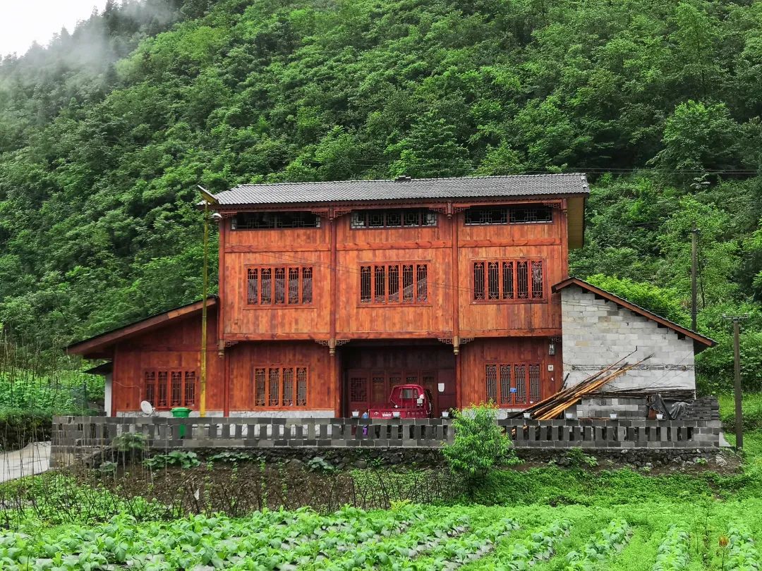 "三个融合"打造醉美苗乡——马鬃苗族乡龙台村