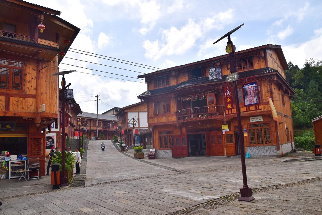 "三个融合"打造醉美苗乡——马鬃苗族乡龙台村