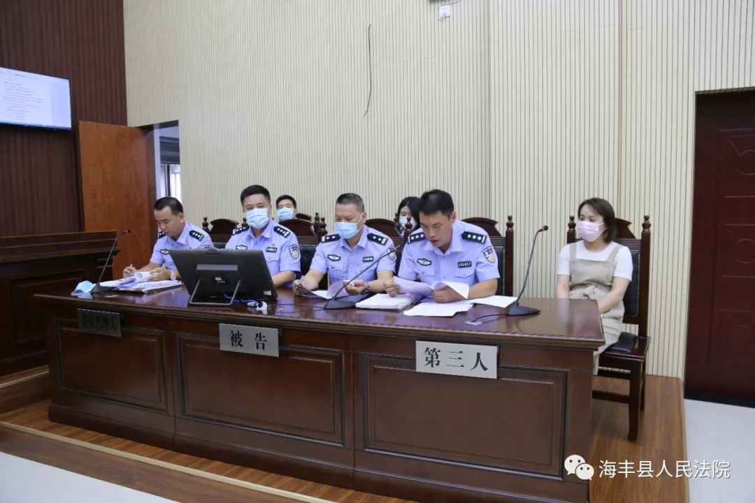 我院开庭审理一宗行政诉讼案件 公安机关负责人出庭应诉