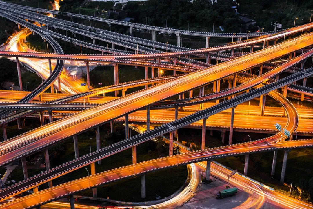 交通网络碰撞留足别样的想象空间以错落有致的多面风景吸引着眼球重庆