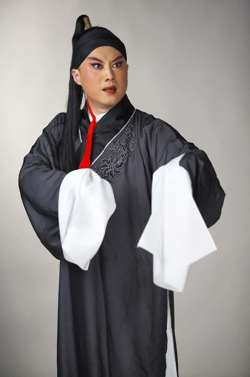 共8个节目,融合了京剧,汉剧,楚剧,黄梅戏等多个剧种,万晓慧,詹春尧