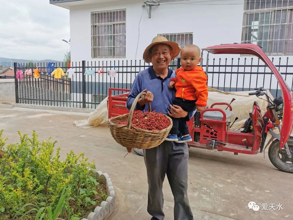 卷八西山村书写易地搬迁新篇章安居才能乐业