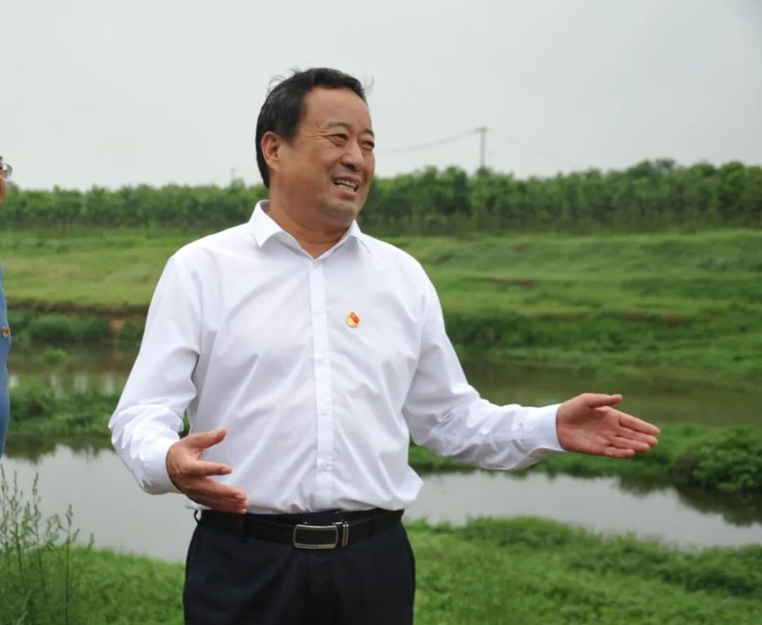 卧龙区委书记高贤信巡河并检查指导防汛工作