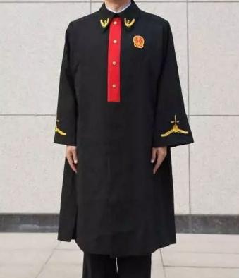 中国法官开庭帽子图片