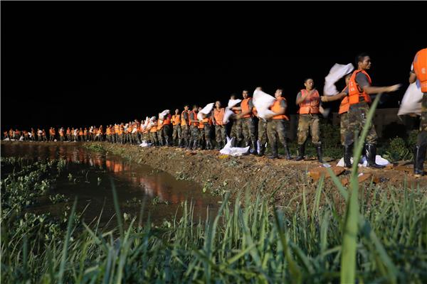 抗洪战士的十二时辰火箭军96713部队官兵参加抗洪抢险任务十昼夜记事