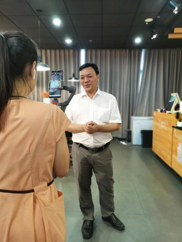 320万光明大直播当日直播关注度最高