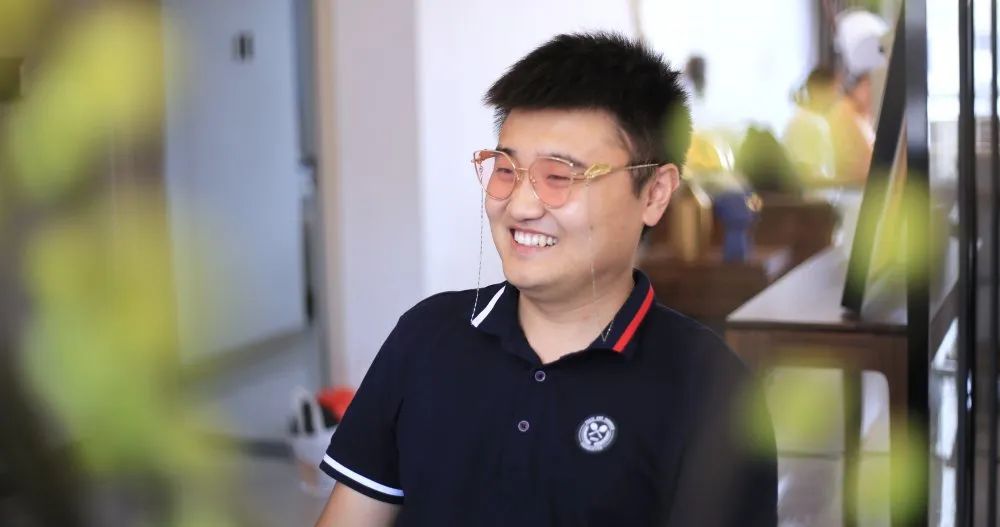 朋友剧中的小美和小美妈妈剧照▲下滑查看天平阳光app剧中照小美剧中
