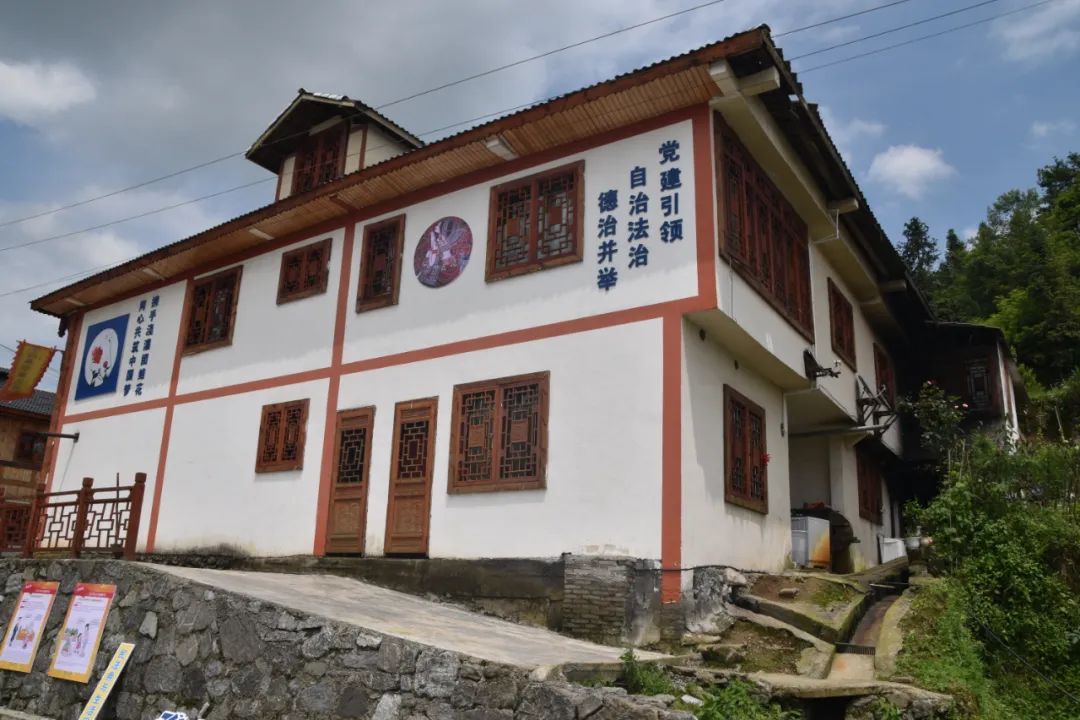 三个融合打造醉美苗乡马鬃苗族乡龙台村