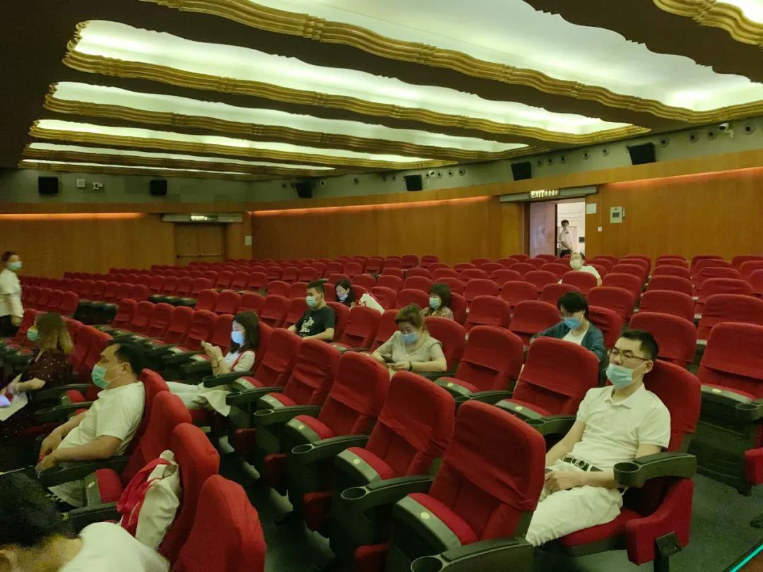 隔着两个座位看片 影院复工首日体验 湃客 澎湃新闻 The Paper