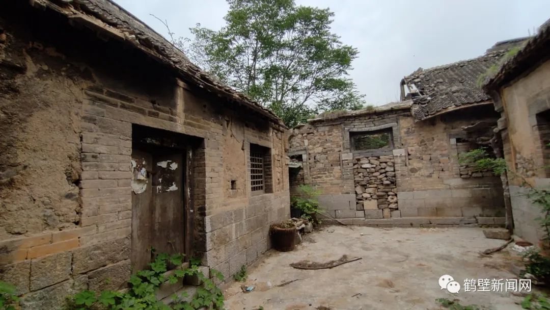 保存完整的五进古院落——贾家大院娘娘洞与仙姑洞鲍庄村东北方向