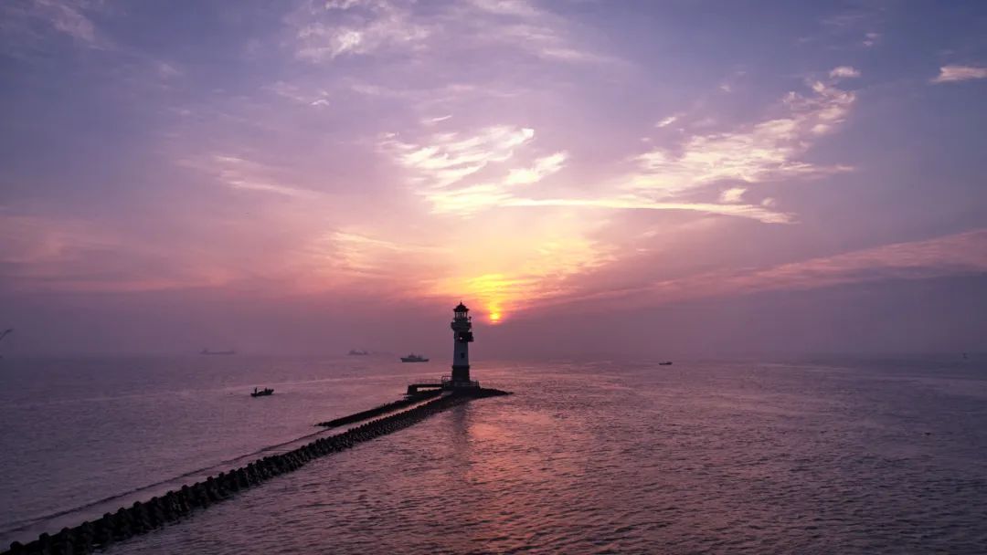 点亮心中一盏灯黄浦江守望者吴淞口灯塔