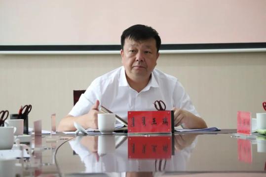 7月15日,旗委书记王瑞主持召开2020年第2次书记专题会议,传达学习全国
