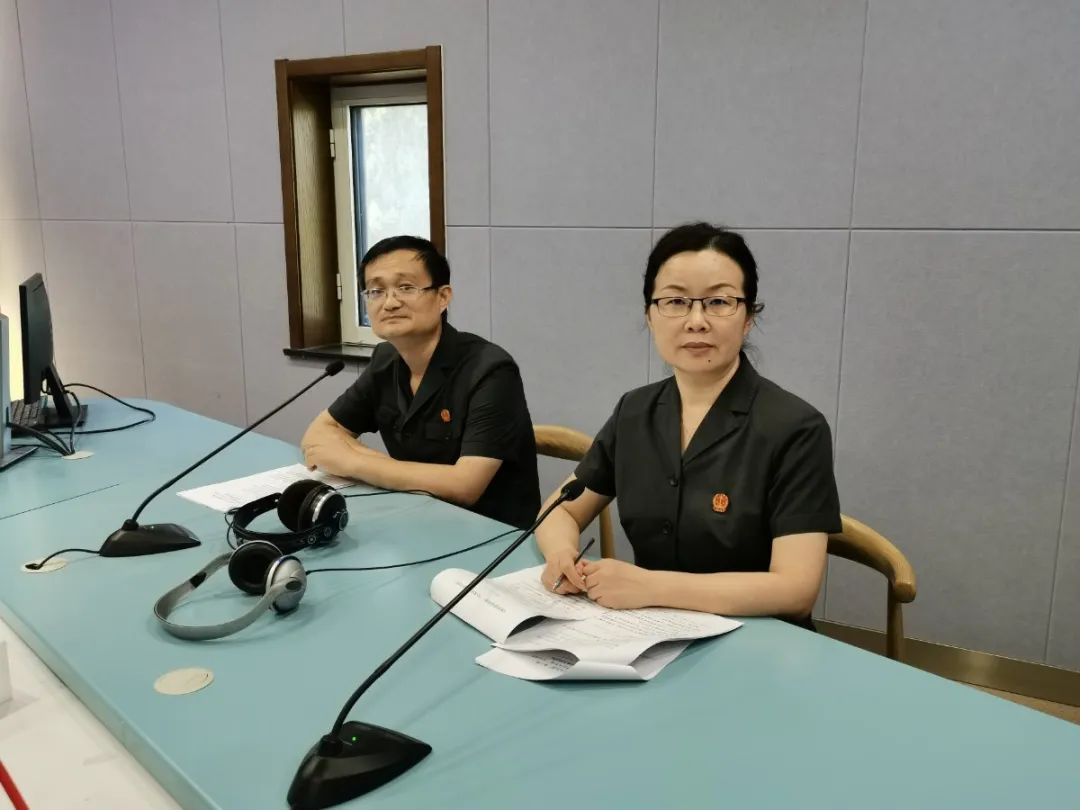 优化营商环境潍坊中院法官走进电台直播间参加优化营商环境行风在线在