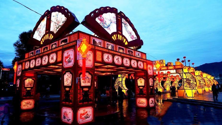 在丹噶尔古城邂逅高原丝路上的民间彩灯湟源排灯