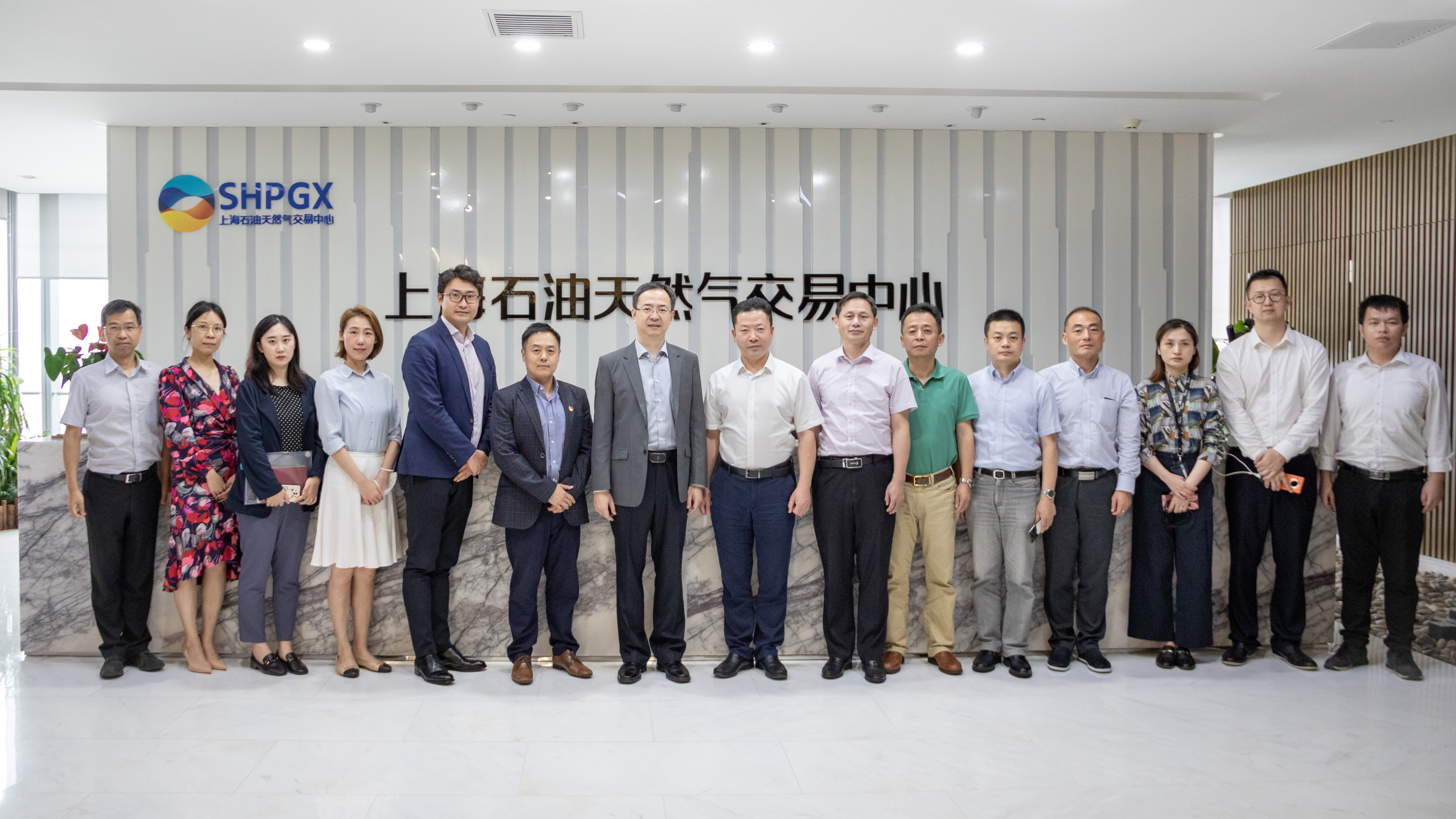 南洋商业银行与上海石油天然气交易中心共谋全方位合作前景