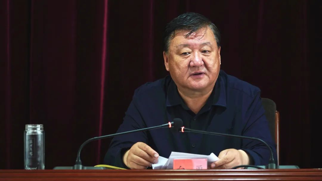 县委副书记,县政府县长白勇出席会议并讲话,县上领导徐明涛,朱永红