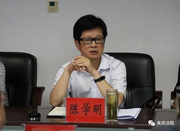 州人大代表向阳,邹文祥分别对法院和检察院工作进行了评议.