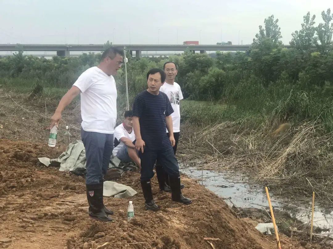 硬核担当 奋战一线7月19日,区委统战部副部长,民宗局局长章晓光与区