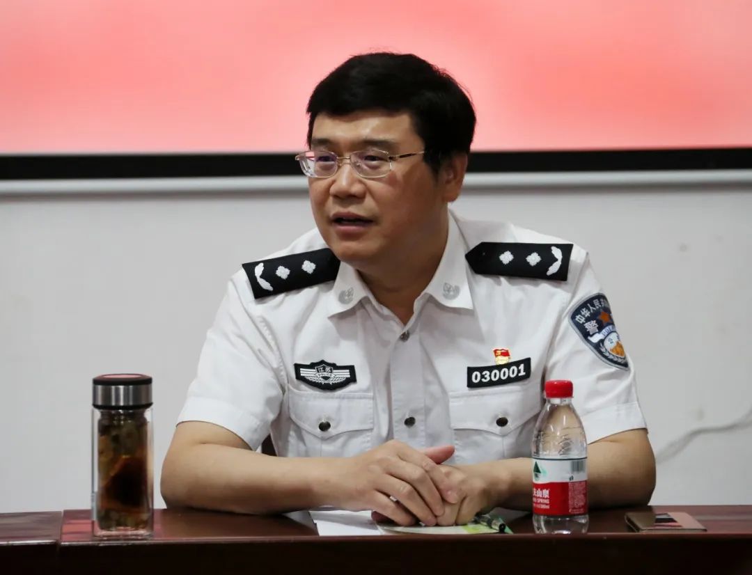 王巧全深入社区与群众互动交流政法公安队伍教育整顿