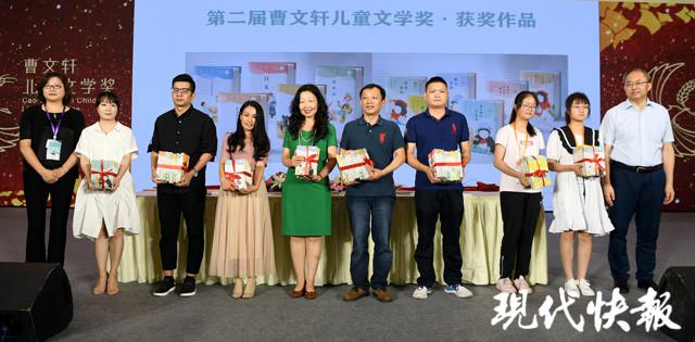 曹文轩儿童文学奖书展上颁奖,现场发布下届"征集令"