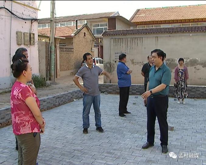 创城进行时张宝芳实地调研老旧小区改造工作