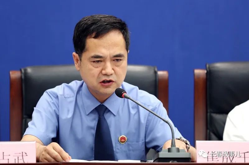 依法治市办常务副主任,市司法局党组书记,局长 梁向东为了让公众全面