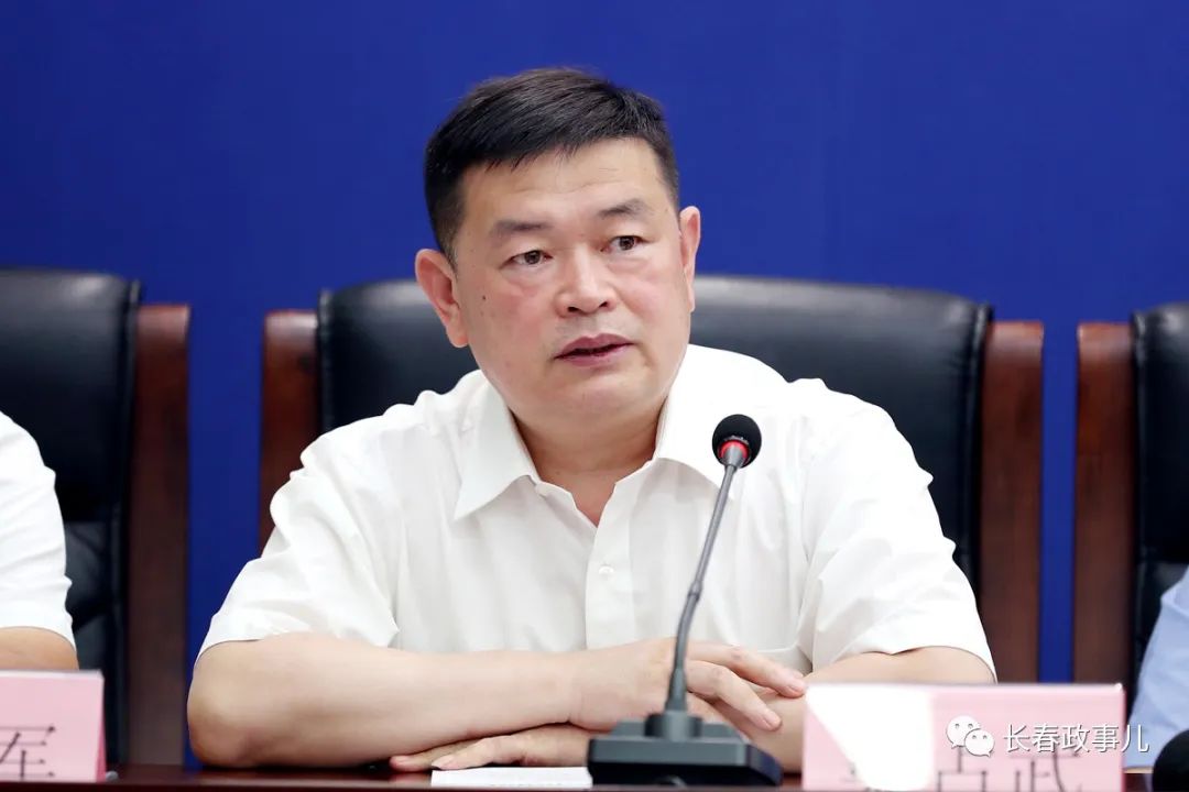 依法治市办常务副主任,市司法局党组书记,局长 梁向东为了让公众全面