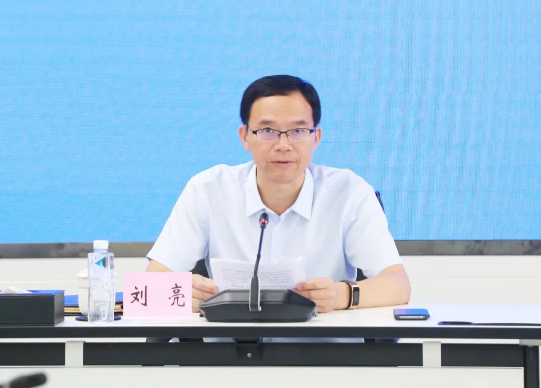 大科城党工委书记,岳麓区委副书记刘亮作情况汇报大科城党工委书记