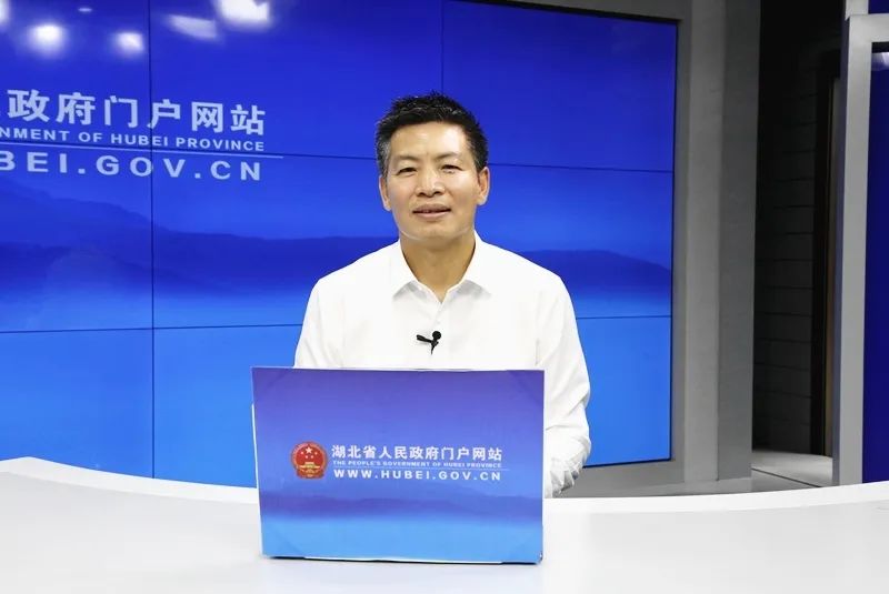 图为:黄冈市副市长周勇士做客"在线访谈"栏目7月23日,黄冈市人民政府