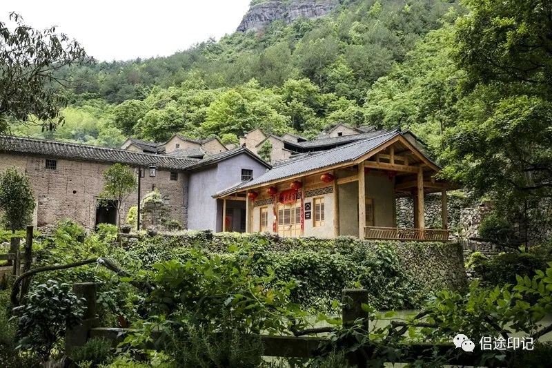 著名的"缙云十二峰穿越",起点即为岩门村,途经十二座山峰,路过缙云