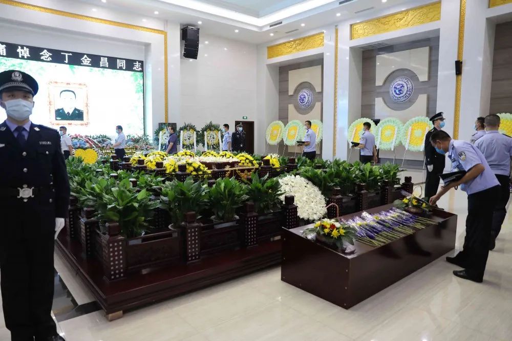 丁金昌同志遗体告别仪式在济南市第二殡仪馆举行