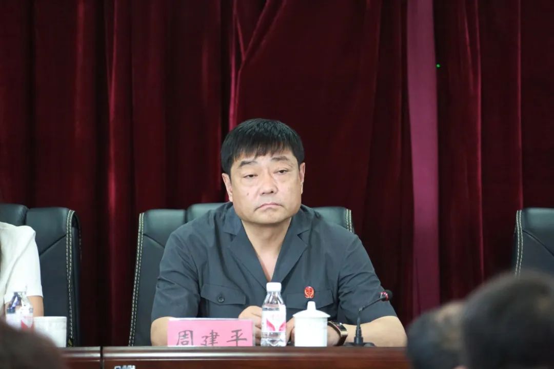 周建平指出,全院干警要切实从违法违纪干警的典型案例中深刻吸取教训