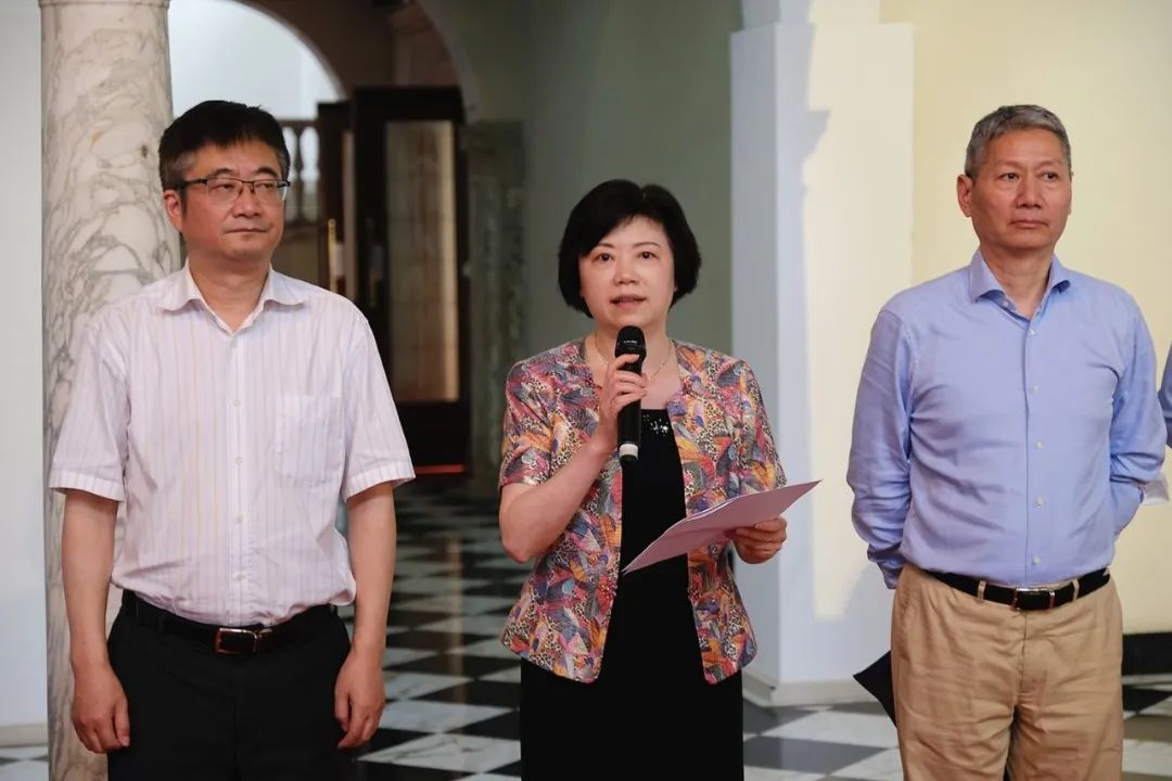 上海市保健局章雄局长,上海申康医院发展中心方秉华副书记,陈睦副主任