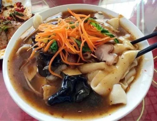 一座城一杯茶一碗行面一盘卤肉让我们看到远方的温暖远方的家