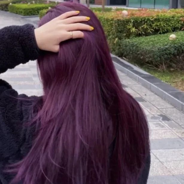 其实紫色发色有很多种,目前比较火的有以下几个:今年,紫色就特别火,从