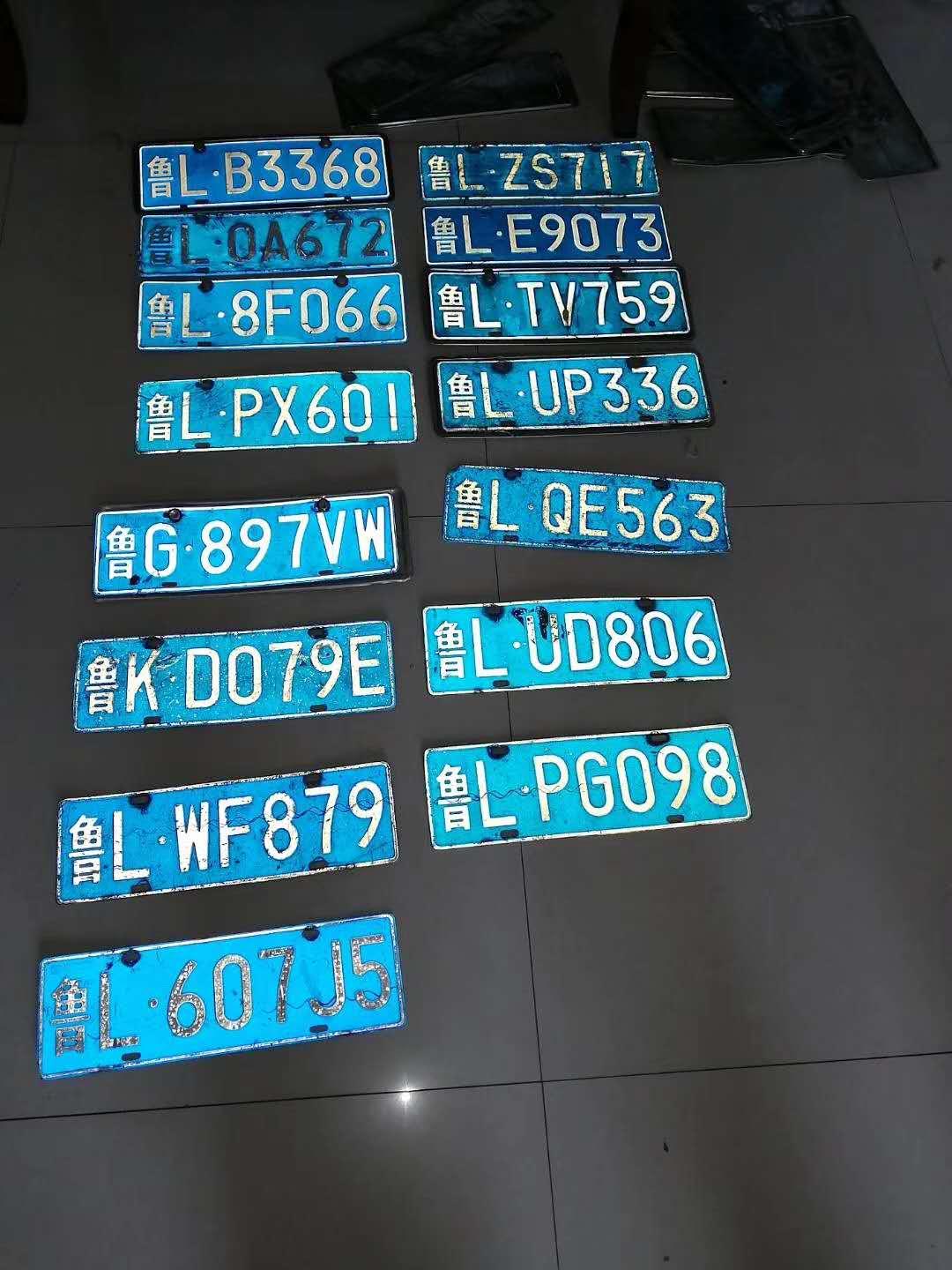 日照大型车牌寻亲现场火爆交警建议这样做