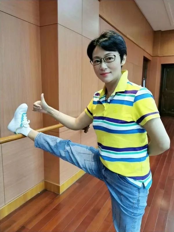 杨姐姐杨婷娜在越剧舞台我是所有花旦的男朋友▸艺姐来了◂