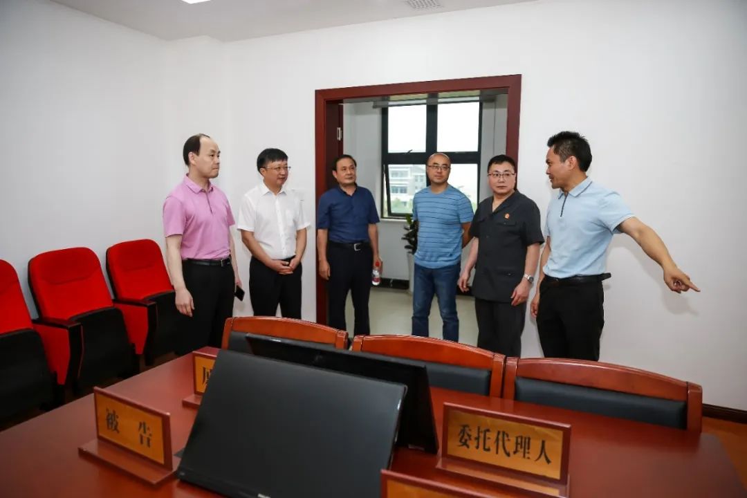 区委常委统战部部长龙兴工业园区管委会常务副主任王广荣到龙兴审判站