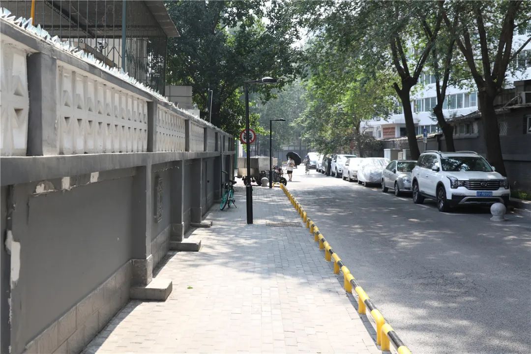 把机动车赶下人行道德胜街道新明胡同还路于民有里有面儿