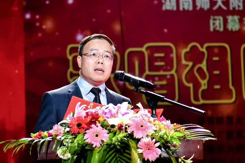 袁建光向国华湖南师大附中在编教师,五雅中学常务副校长.