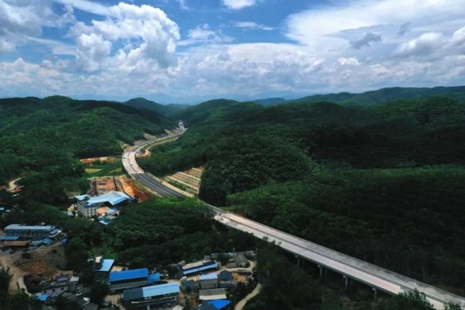 有图有视频,一"路"好风光!特别关注腊满高速